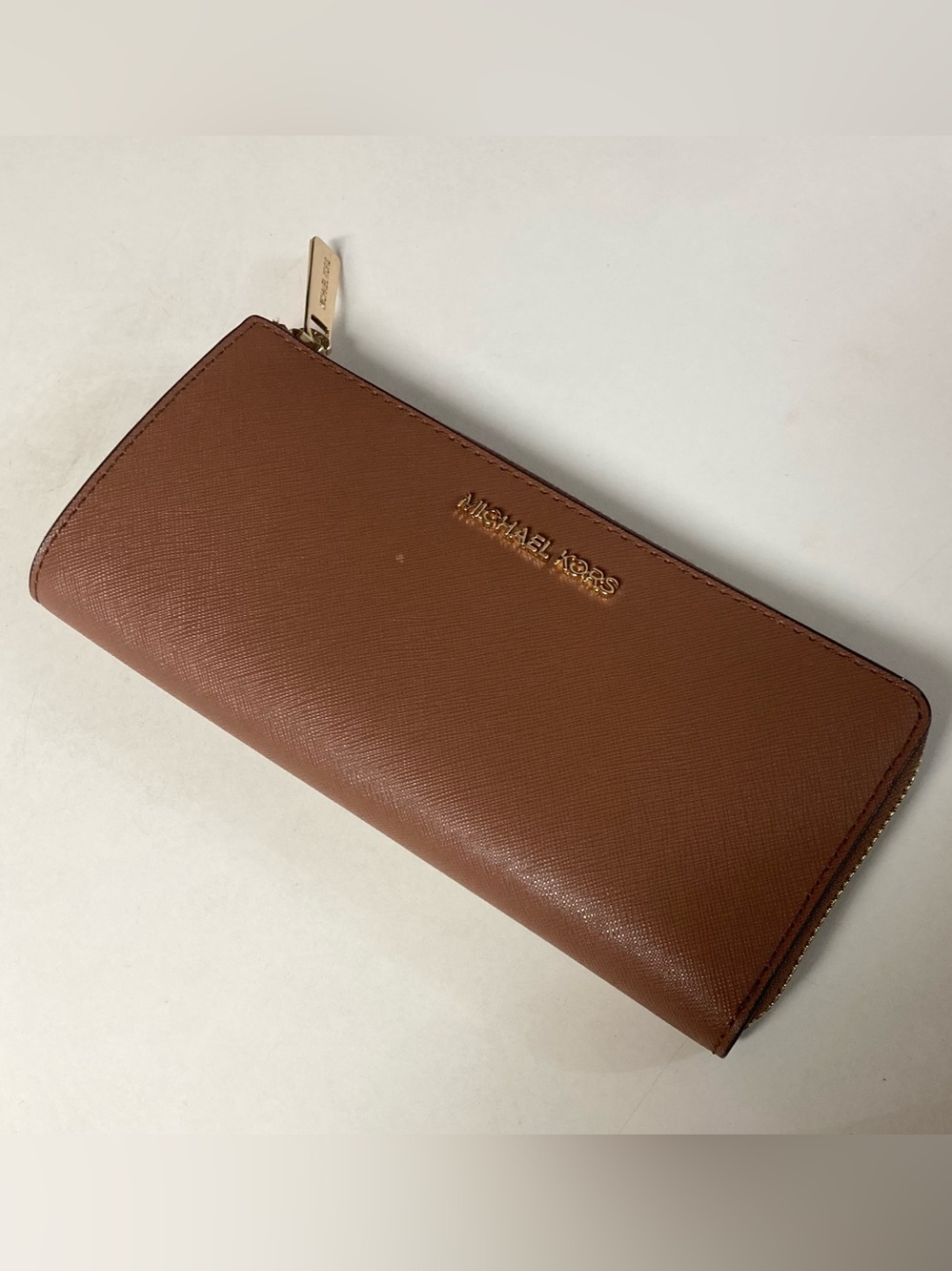 MICHAEL KORS
JET SET BROWN TRAVEL WALLET